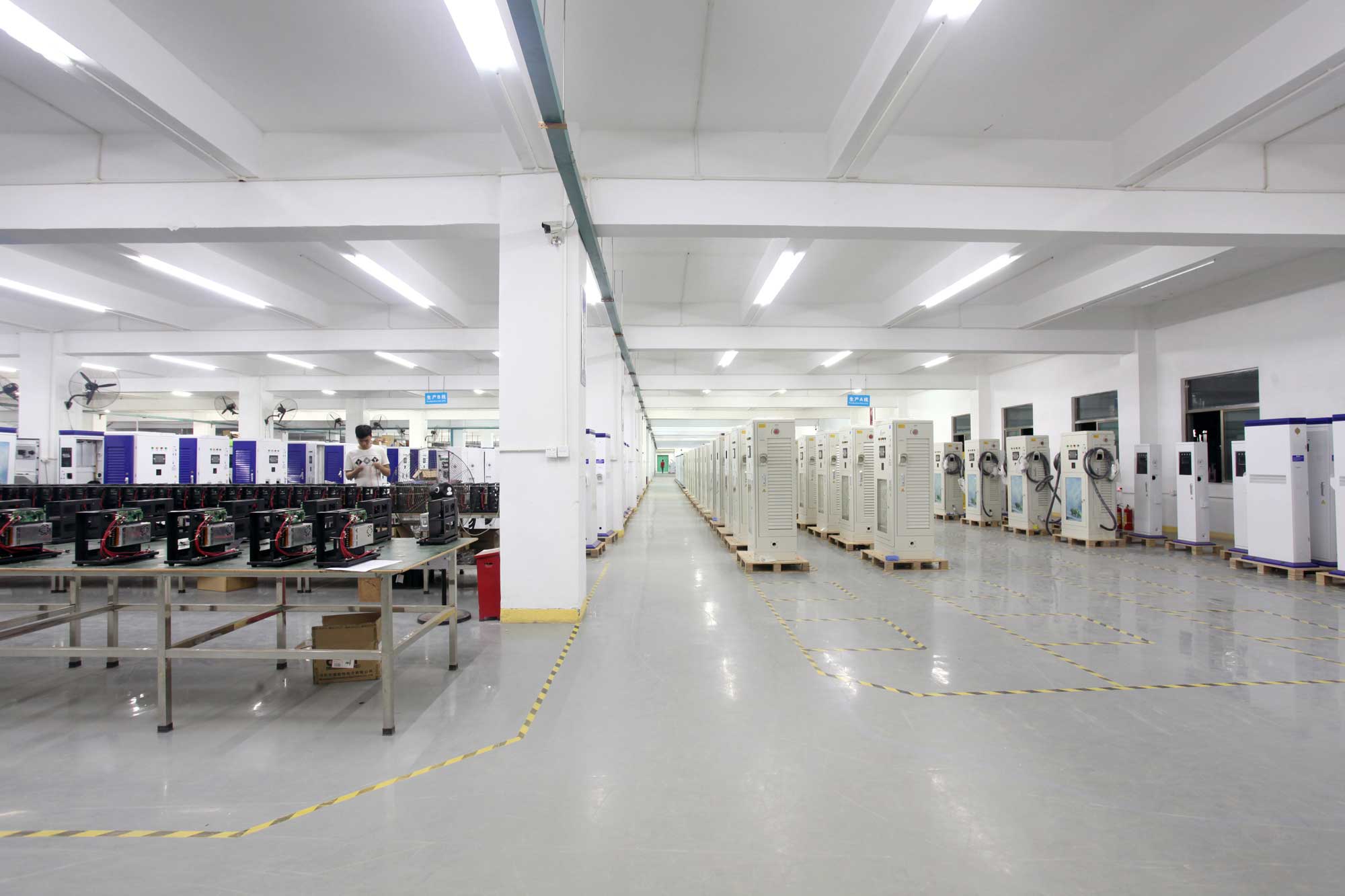 充电桩车间实物展示(图1)