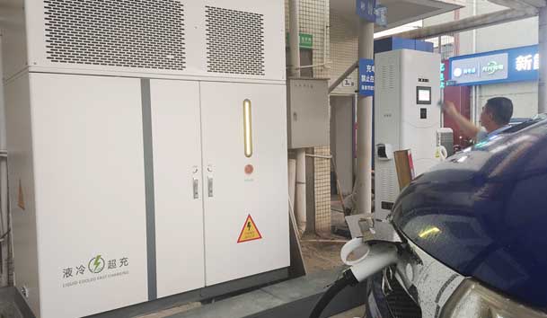 【重卡电动先锋】诸侯快讯300-400kW重卡充电桩：亮点与应用典范(图2)